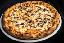 5. Sonkás-gombás pizza