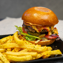 Cheddar-jalapeno hamburger menü
