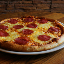 Szalámis pizza