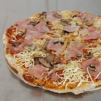 Sonkás-gombás paleo pizza