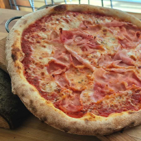 Prosciutto pizza