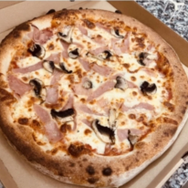 Prosciutto e Funghi pizza